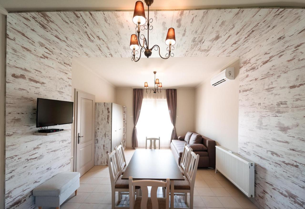 Aranyszarvas Panzio, Etterem Es Grillterasz Apartment Екстериор снимка