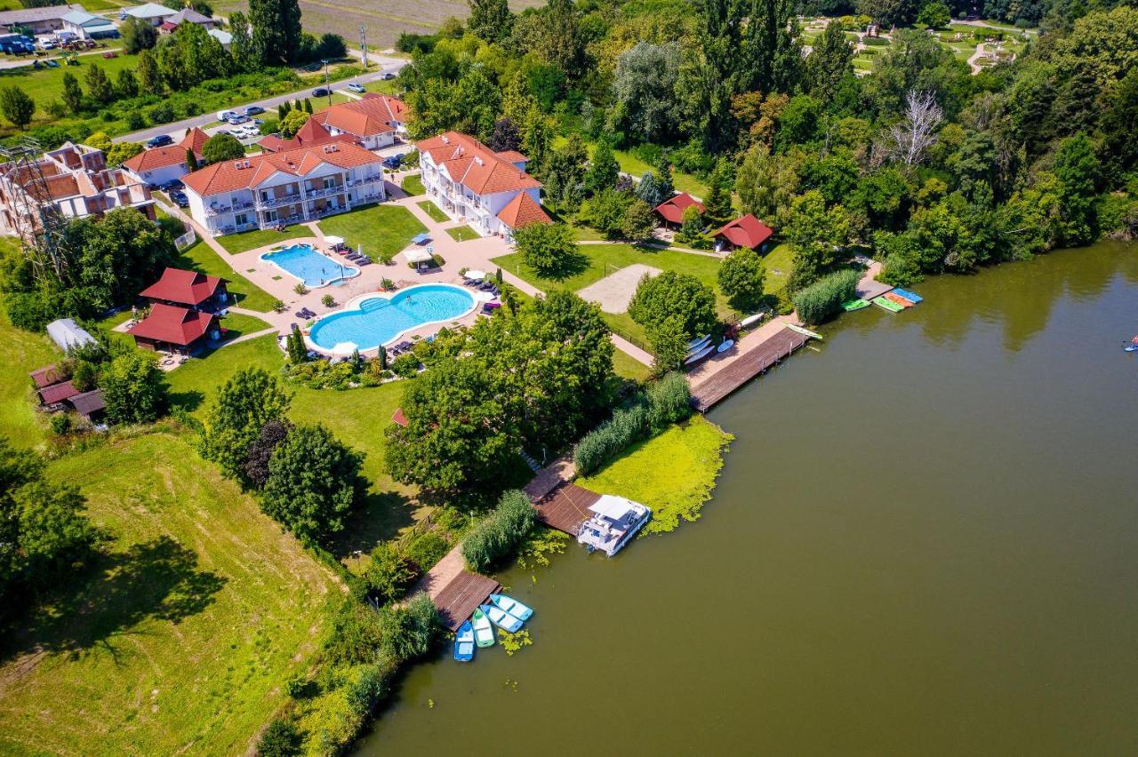Aranyszarvas Panzio, Etterem Es Grillterasz Apartment Екстериор снимка
