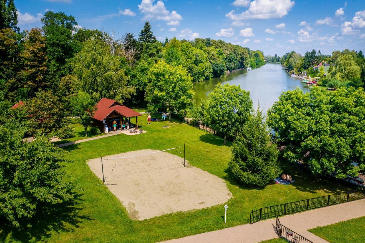 Aranyszarvas Panzio, Etterem Es Grillterasz Apartment Екстериор снимка