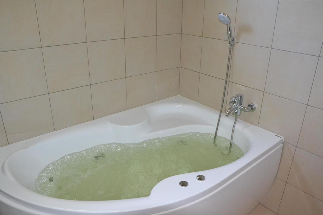 Aranyszarvas Panzio, Etterem Es Grillterasz Apartment Екстериор снимка