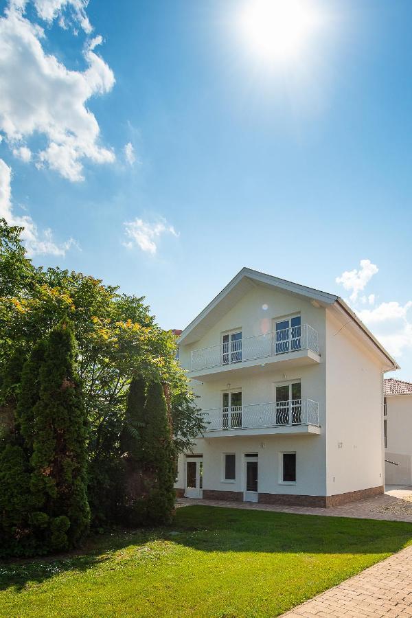 Aranyszarvas Panzio, Etterem Es Grillterasz Apartment Екстериор снимка