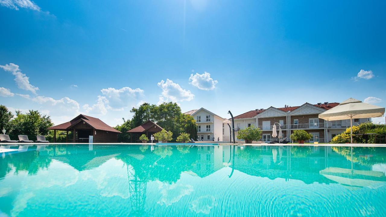 Aranyszarvas Panzio, Etterem Es Grillterasz Apartment Екстериор снимка