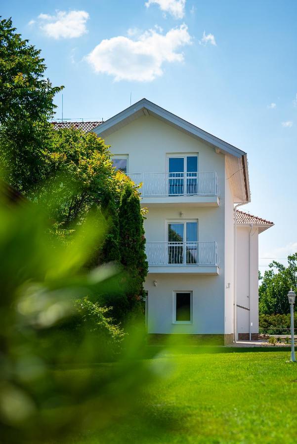 Aranyszarvas Panzio, Etterem Es Grillterasz Apartment Екстериор снимка