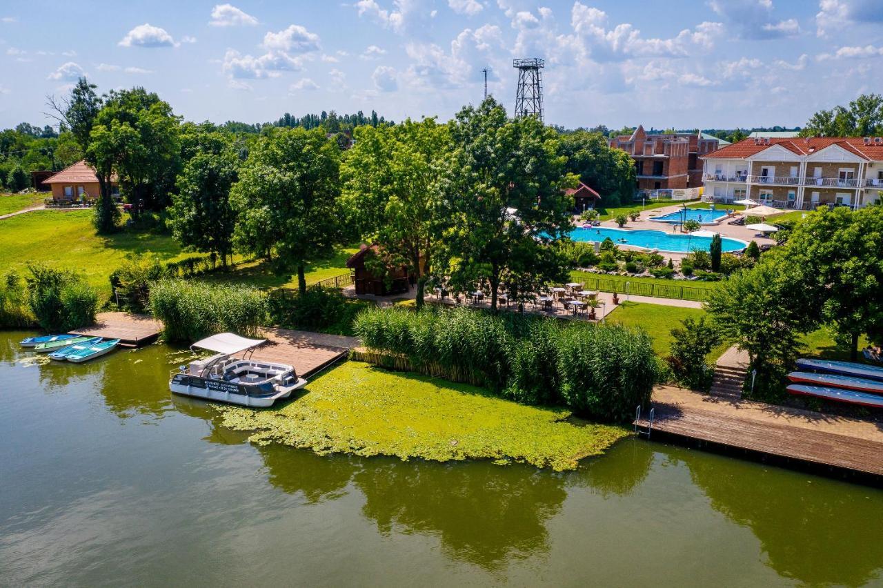 Aranyszarvas Panzio, Etterem Es Grillterasz Apartment Екстериор снимка