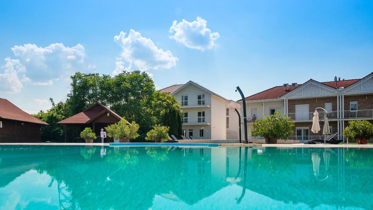 Aranyszarvas Panzio, Etterem Es Grillterasz Apartment Екстериор снимка