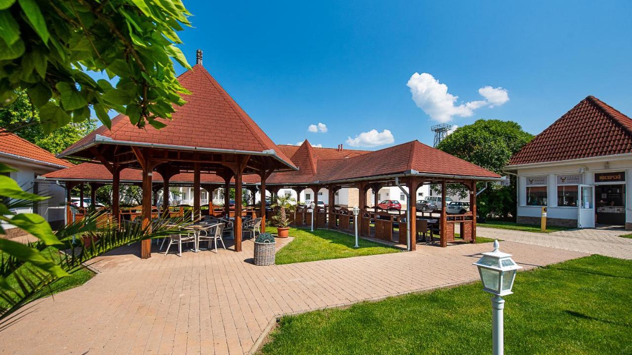 Aranyszarvas Panzio, Etterem Es Grillterasz Apartment Екстериор снимка