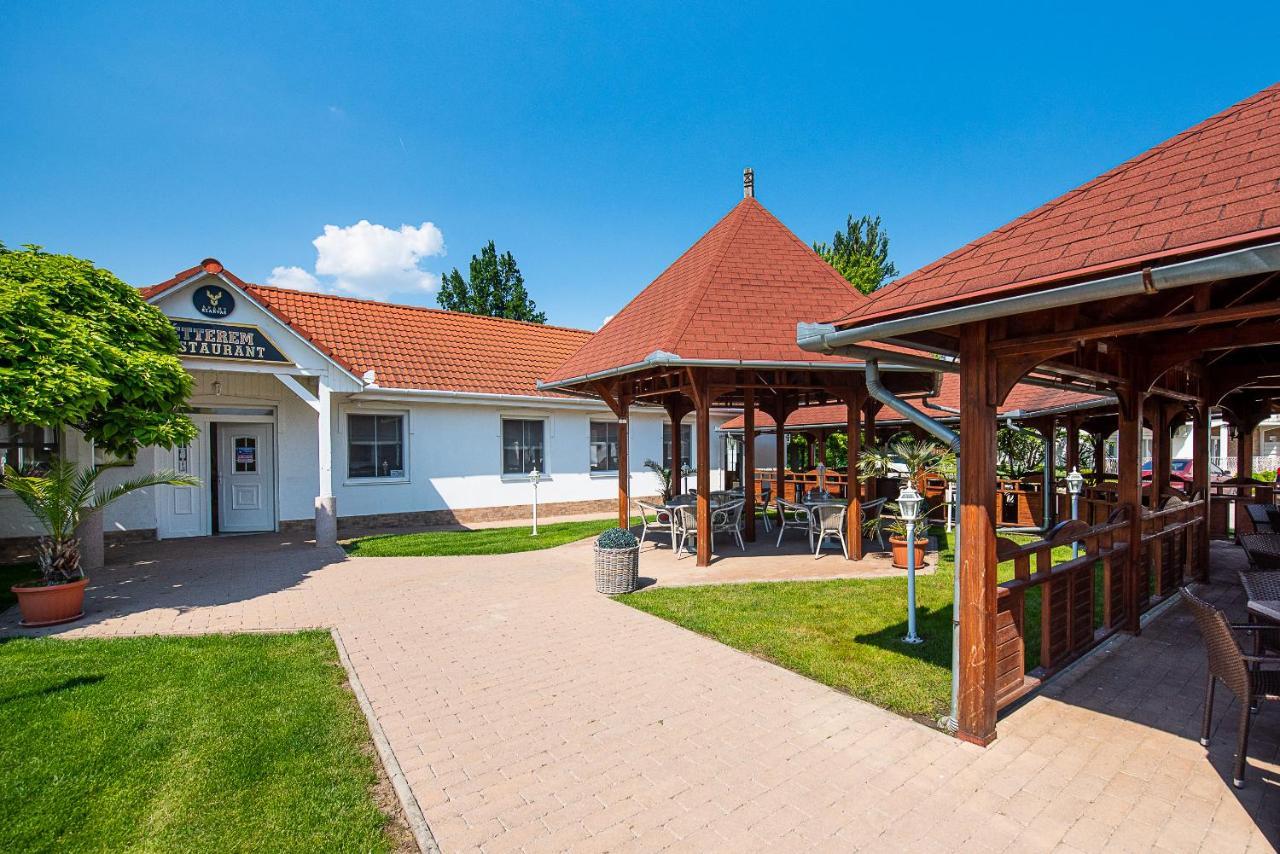 Aranyszarvas Panzio, Etterem Es Grillterasz Apartment Екстериор снимка