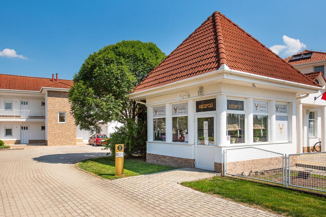 Aranyszarvas Panzio, Etterem Es Grillterasz Apartment Екстериор снимка