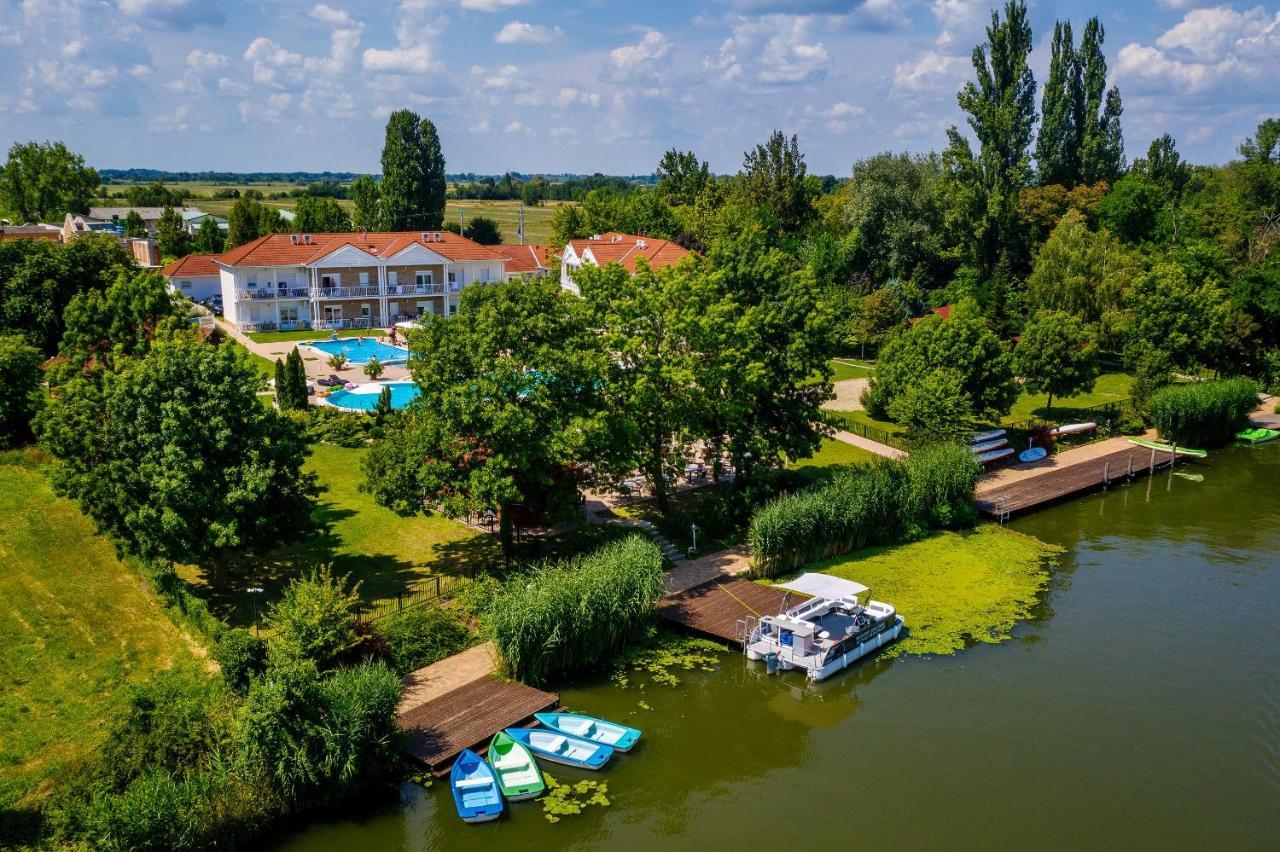 Aranyszarvas Panzio, Etterem Es Grillterasz Apartment Екстериор снимка
