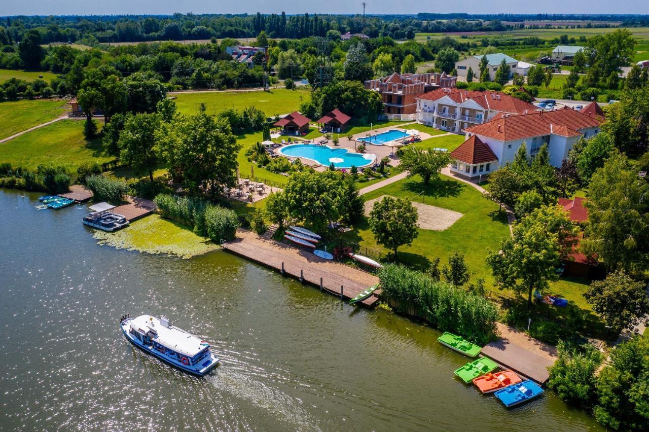 Aranyszarvas Panzio, Etterem Es Grillterasz Apartment Екстериор снимка