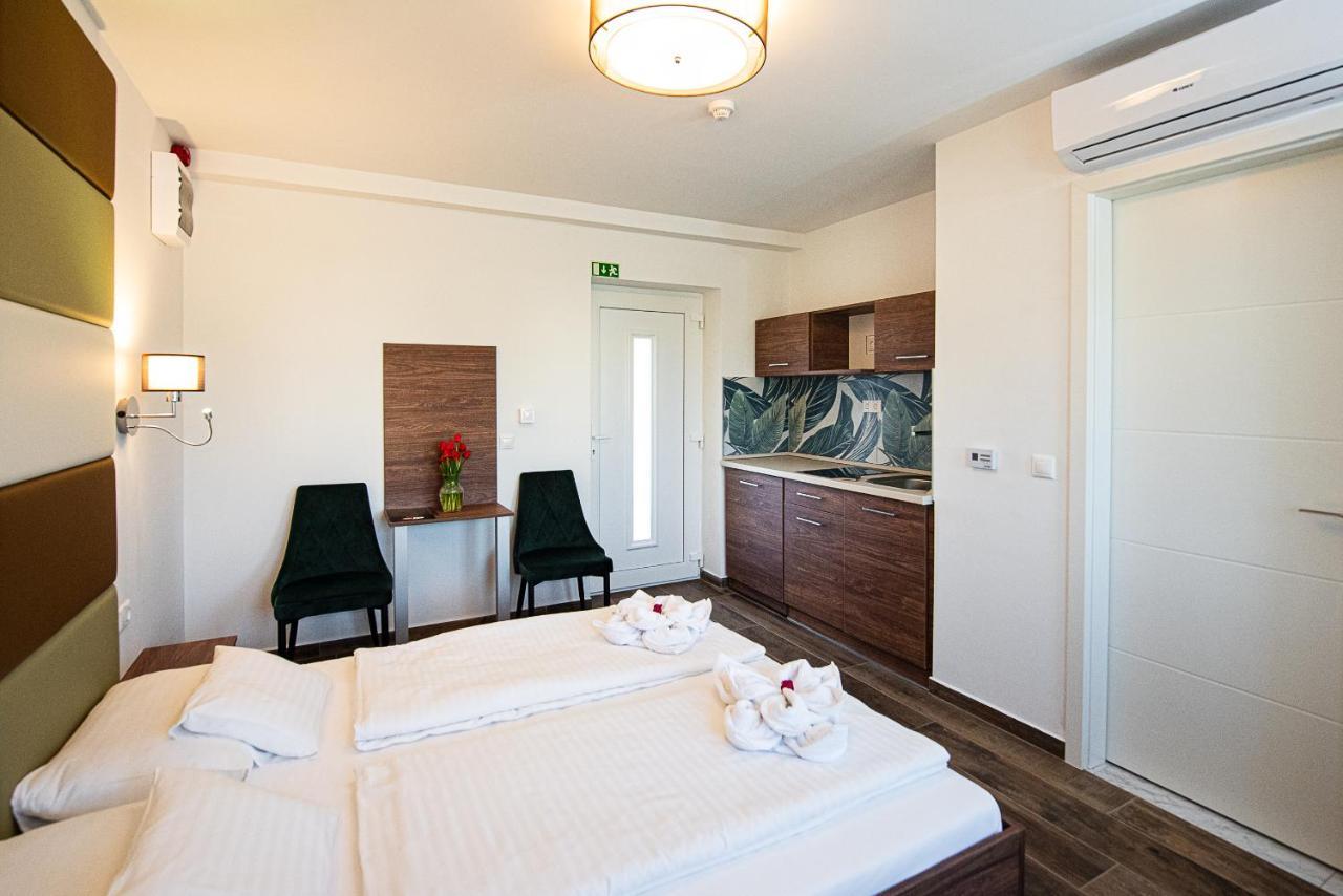 Aranyszarvas Panzio, Etterem Es Grillterasz Apartment Екстериор снимка