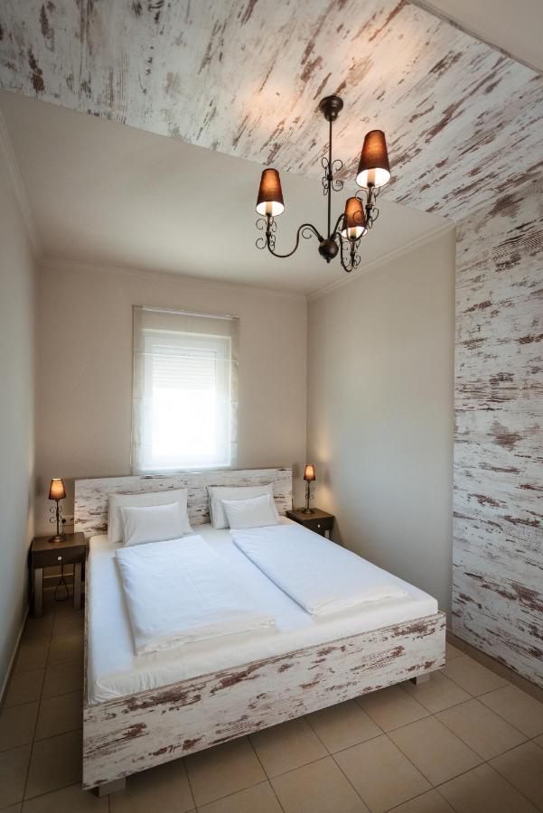 Aranyszarvas Panzio, Etterem Es Grillterasz Apartment Екстериор снимка