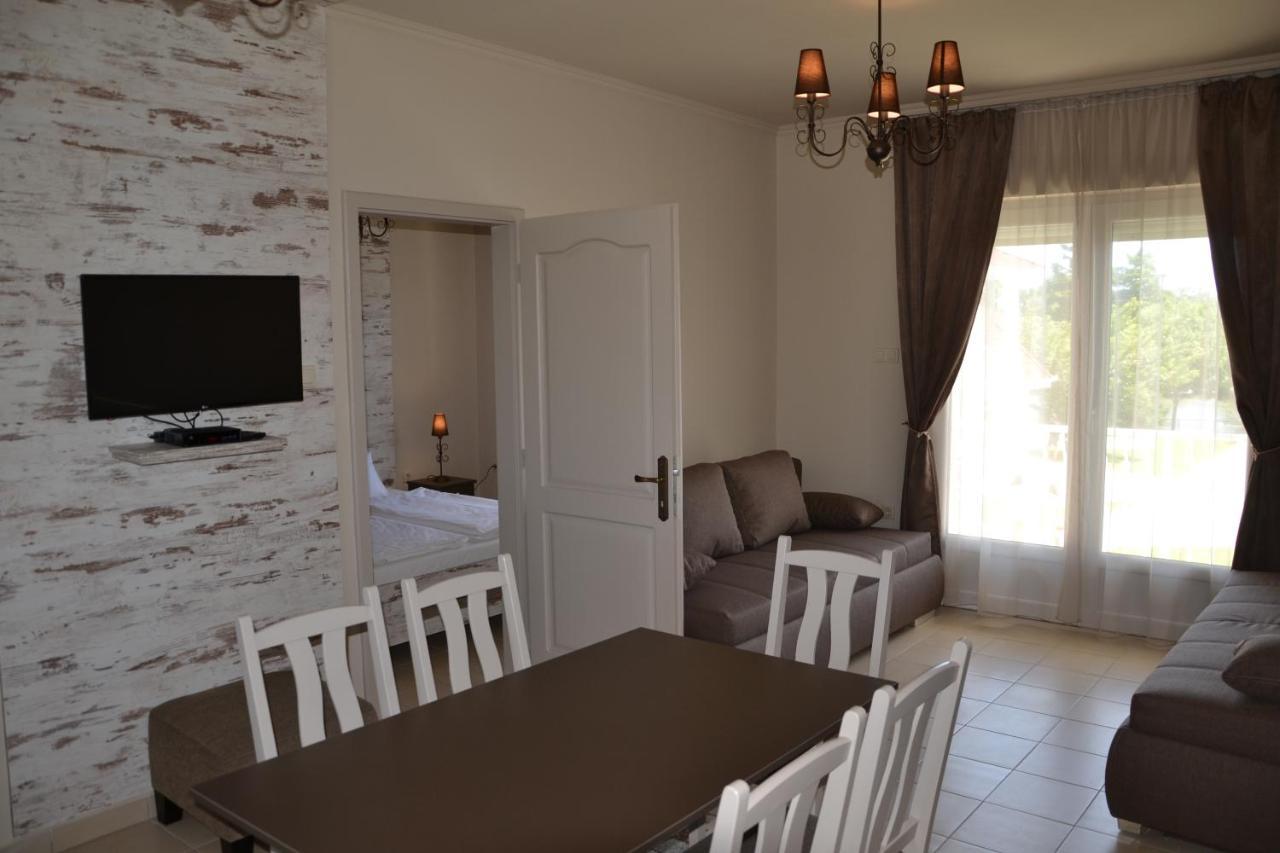 Aranyszarvas Panzio, Etterem Es Grillterasz Apartment Екстериор снимка