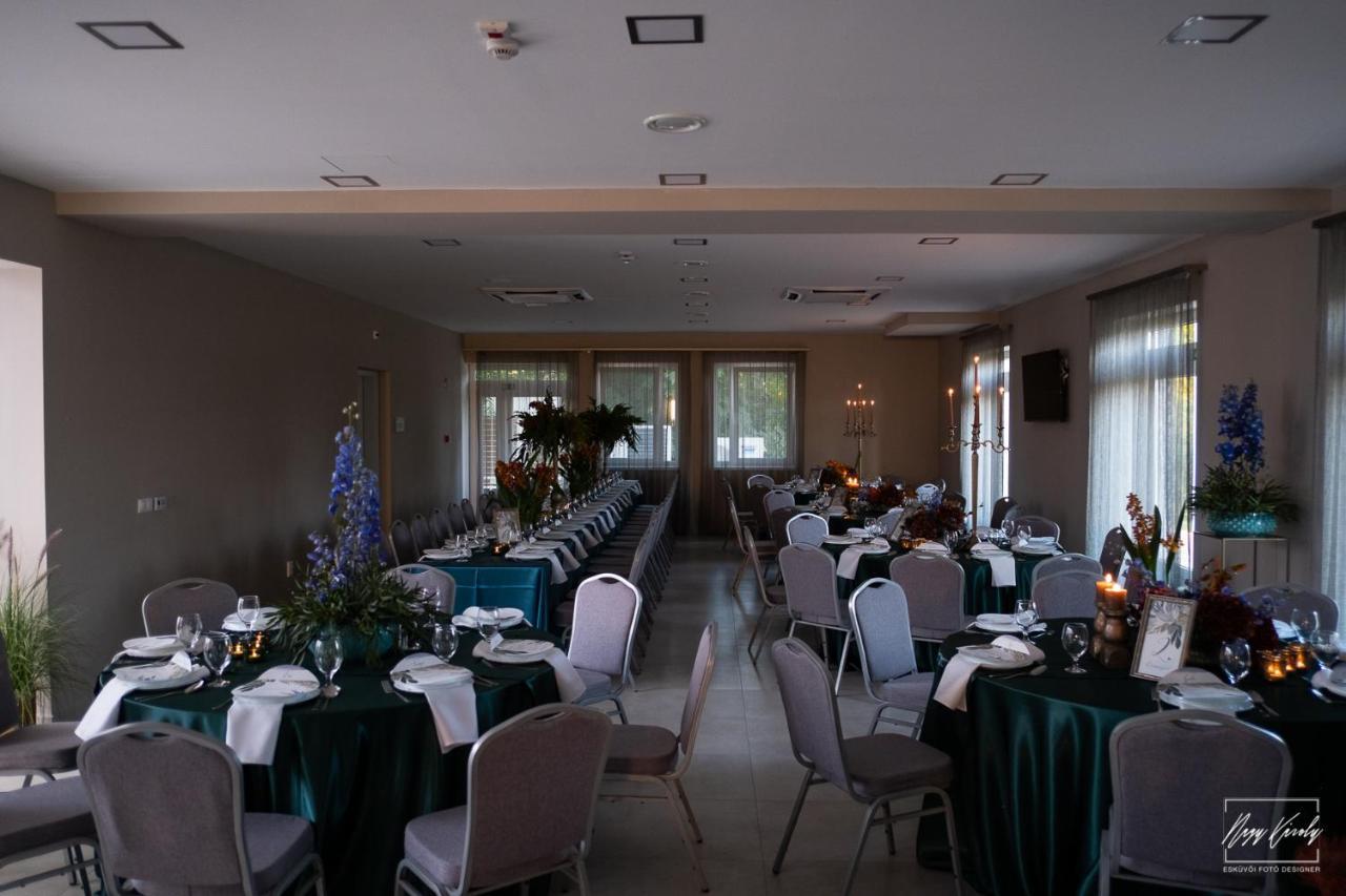 Aranyszarvas Panzio, Etterem Es Grillterasz Apartment Екстериор снимка