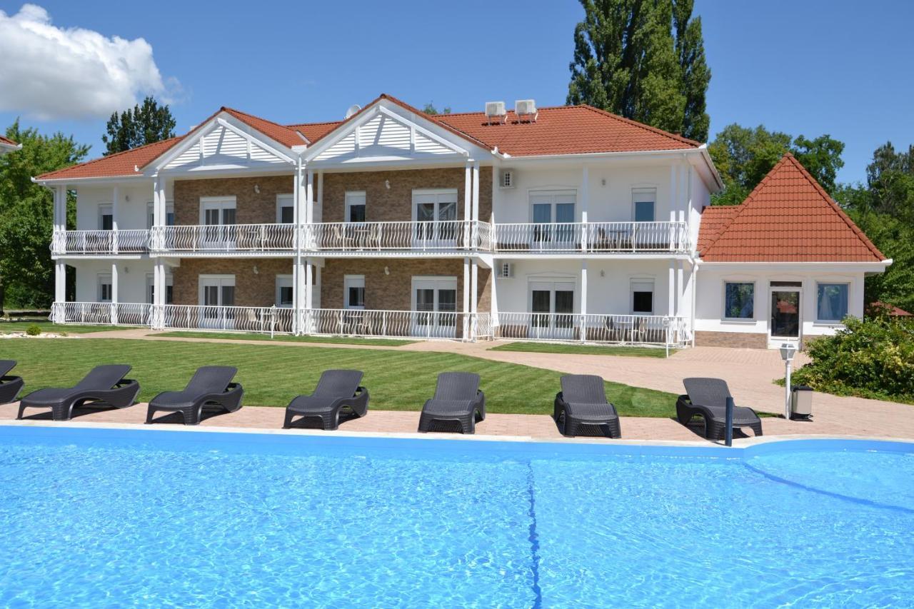 Aranyszarvas Panzio, Etterem Es Grillterasz Apartment Екстериор снимка