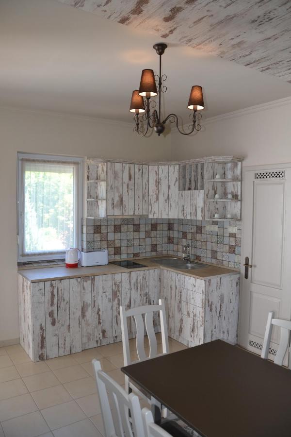 Aranyszarvas Panzio, Etterem Es Grillterasz Apartment Екстериор снимка
