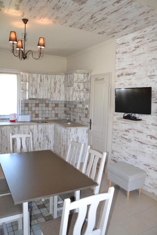 Aranyszarvas Panzio, Etterem Es Grillterasz Apartment Екстериор снимка