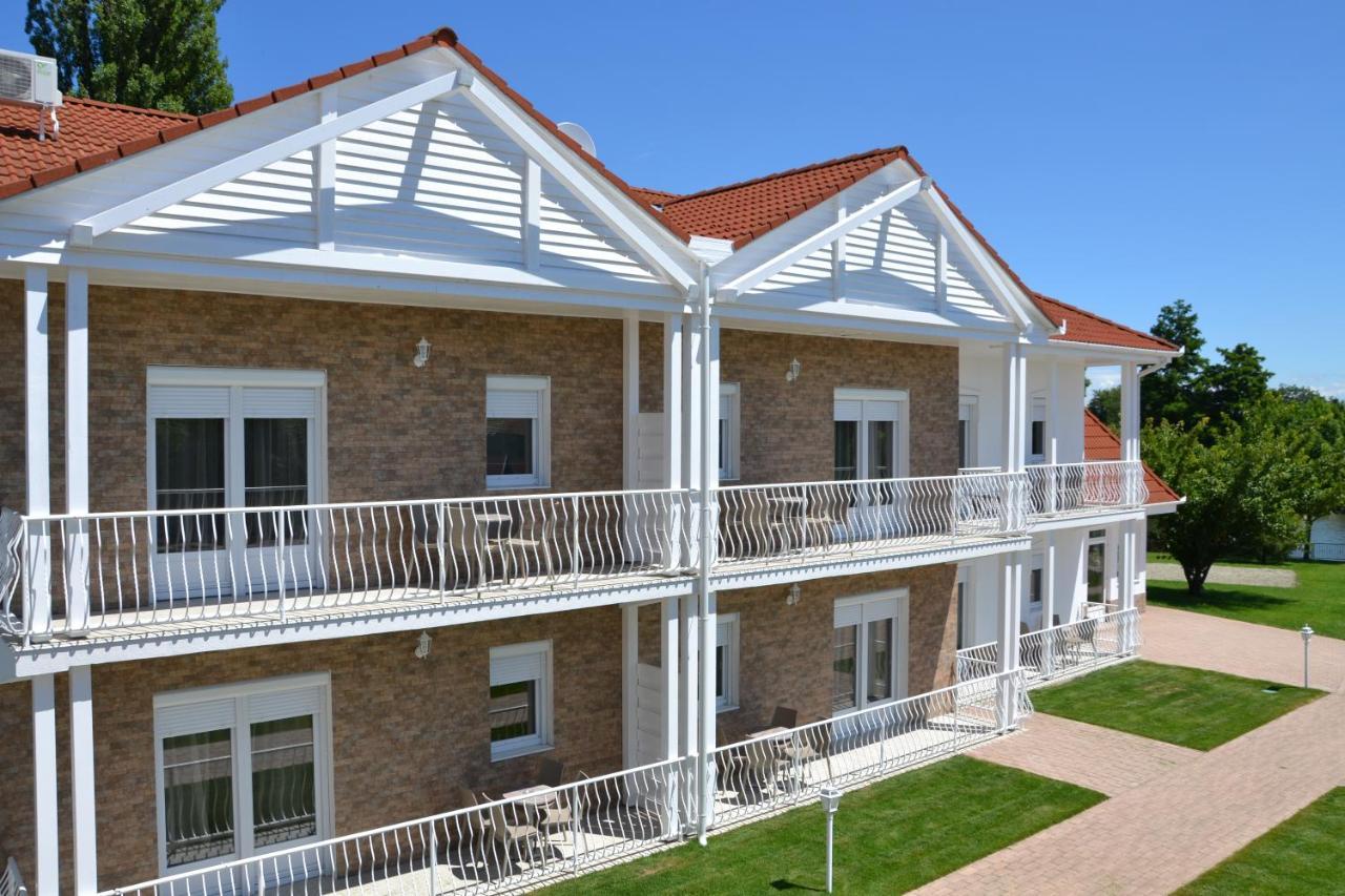 Aranyszarvas Panzio, Etterem Es Grillterasz Apartment Екстериор снимка