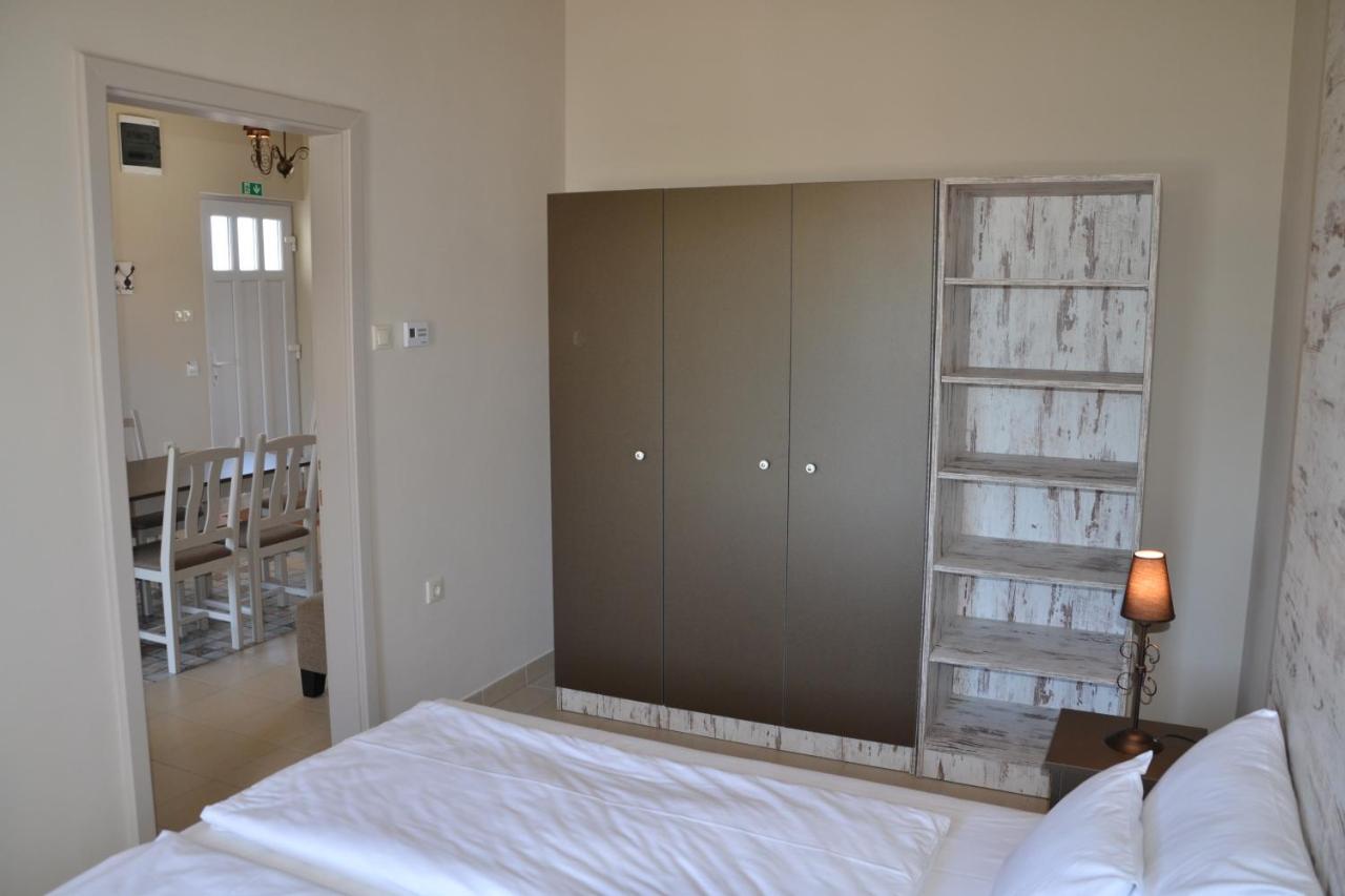 Aranyszarvas Panzio, Etterem Es Grillterasz Apartment Екстериор снимка
