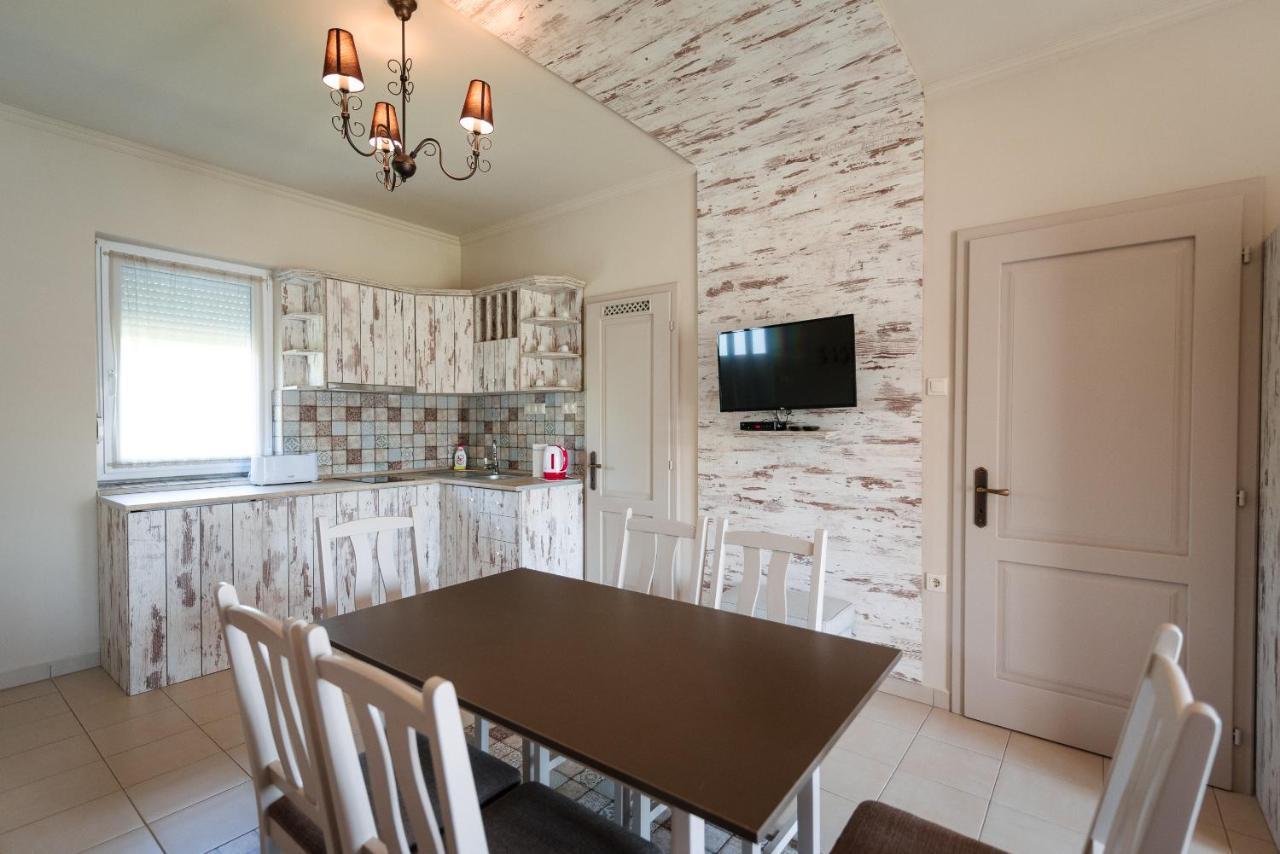 Aranyszarvas Panzio, Etterem Es Grillterasz Apartment Екстериор снимка