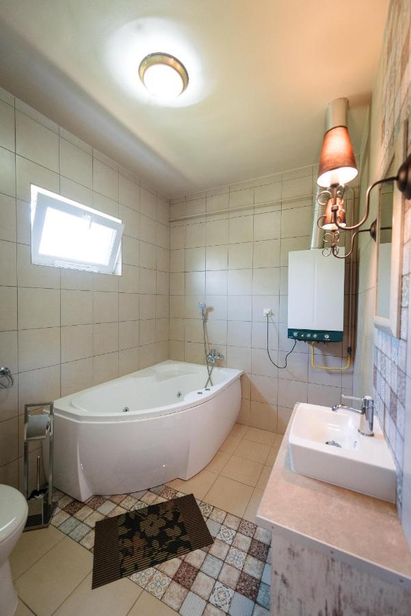 Aranyszarvas Panzio, Etterem Es Grillterasz Apartment Екстериор снимка
