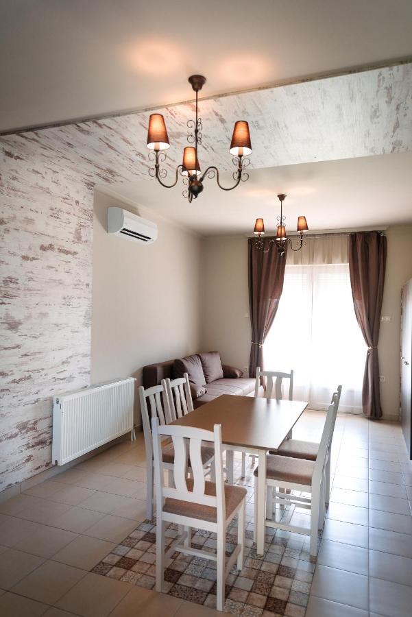 Aranyszarvas Panzio, Etterem Es Grillterasz Apartment Екстериор снимка